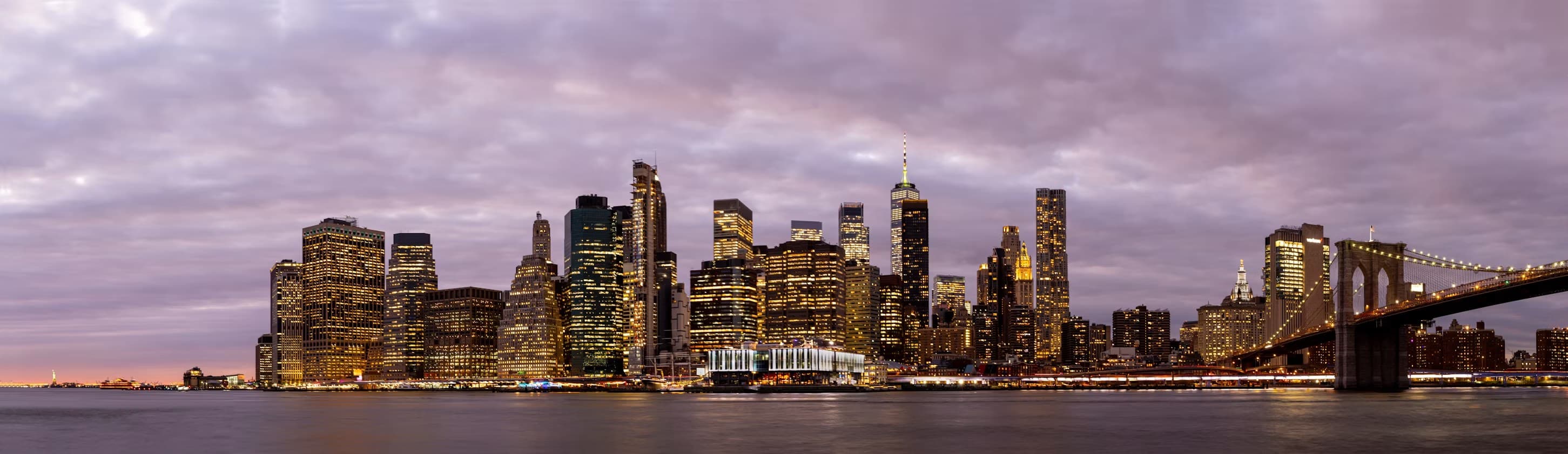 Manhattan skyline and Brooklyn Bridge viewed from the Brooklyn waterfront